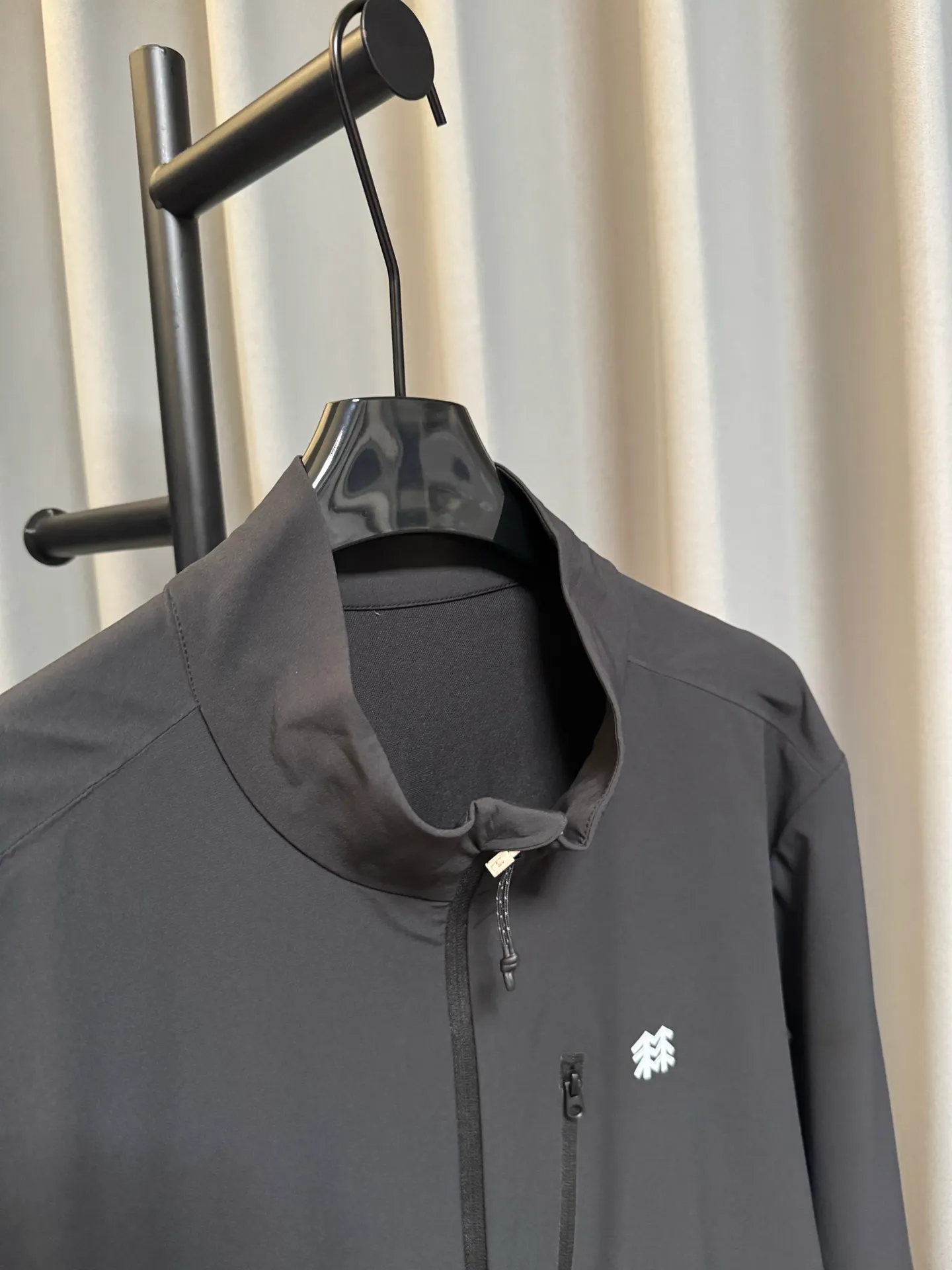 [Premium Replica] KOLON SPORT/Kolon 26Fw TECHSHELL 3L soft shell jacket, stretch thin jacket (black), originally purchased from KF, exclusive customization, custom dyed fabric, light and breathable, windproof and water repellent, hand pockets, taped inside, comfortable and not stuffy, look for the correct version Size: m/l/xl/2xl/3xl/4xl